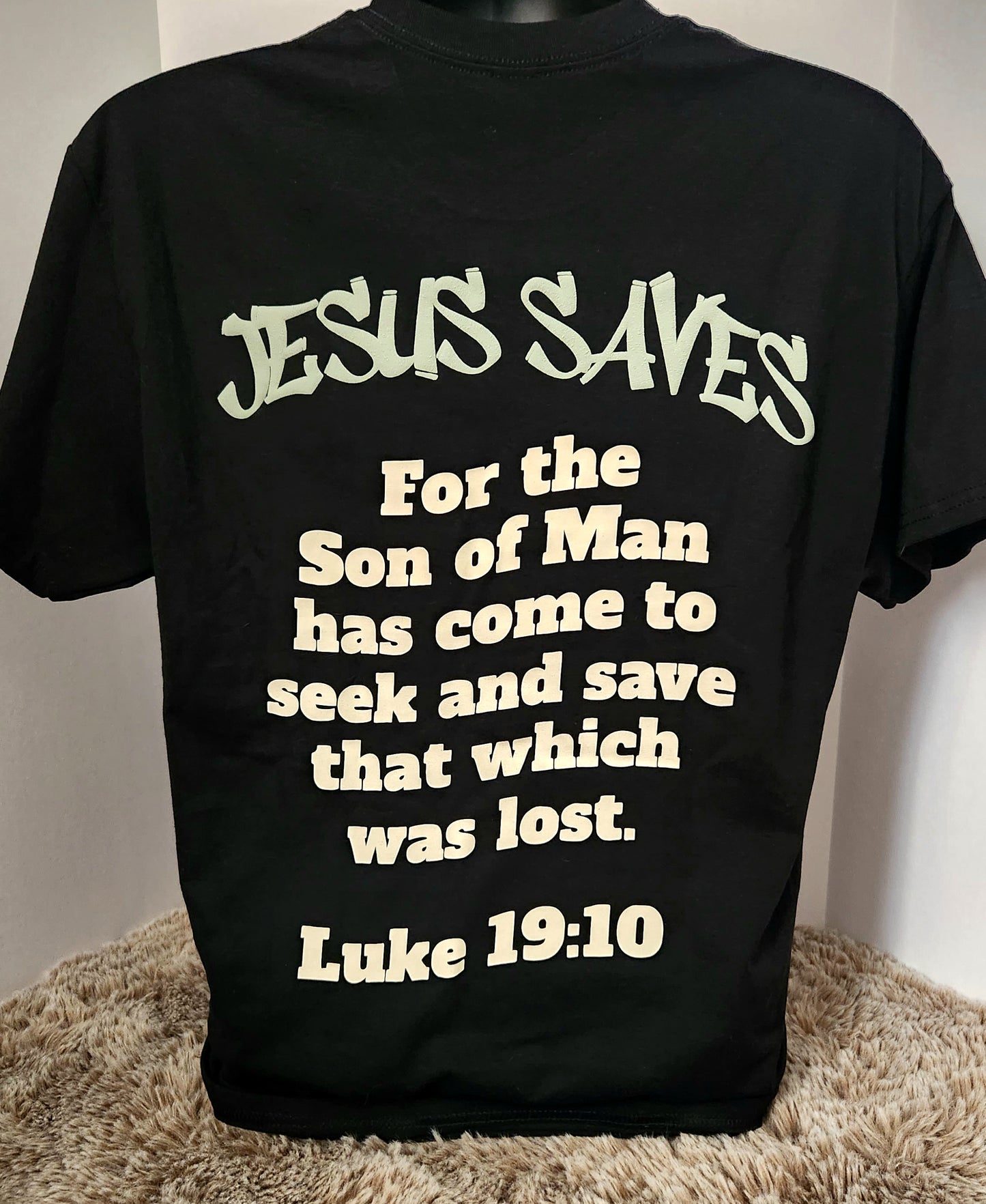 "JESUS SAVES" T-Shirt (Unisex)